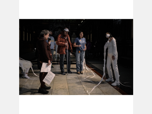 A photograph of performers during a pause in a practice.